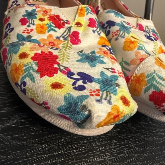 TOMS Floral Canvas Alpargata Slip-On Flats Women’s US 7 Spring Summer Shoes - Picture 5 of 14